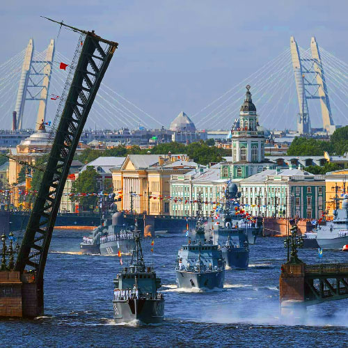 День ВМФ: парад на Неве в Санкт-Петербурге